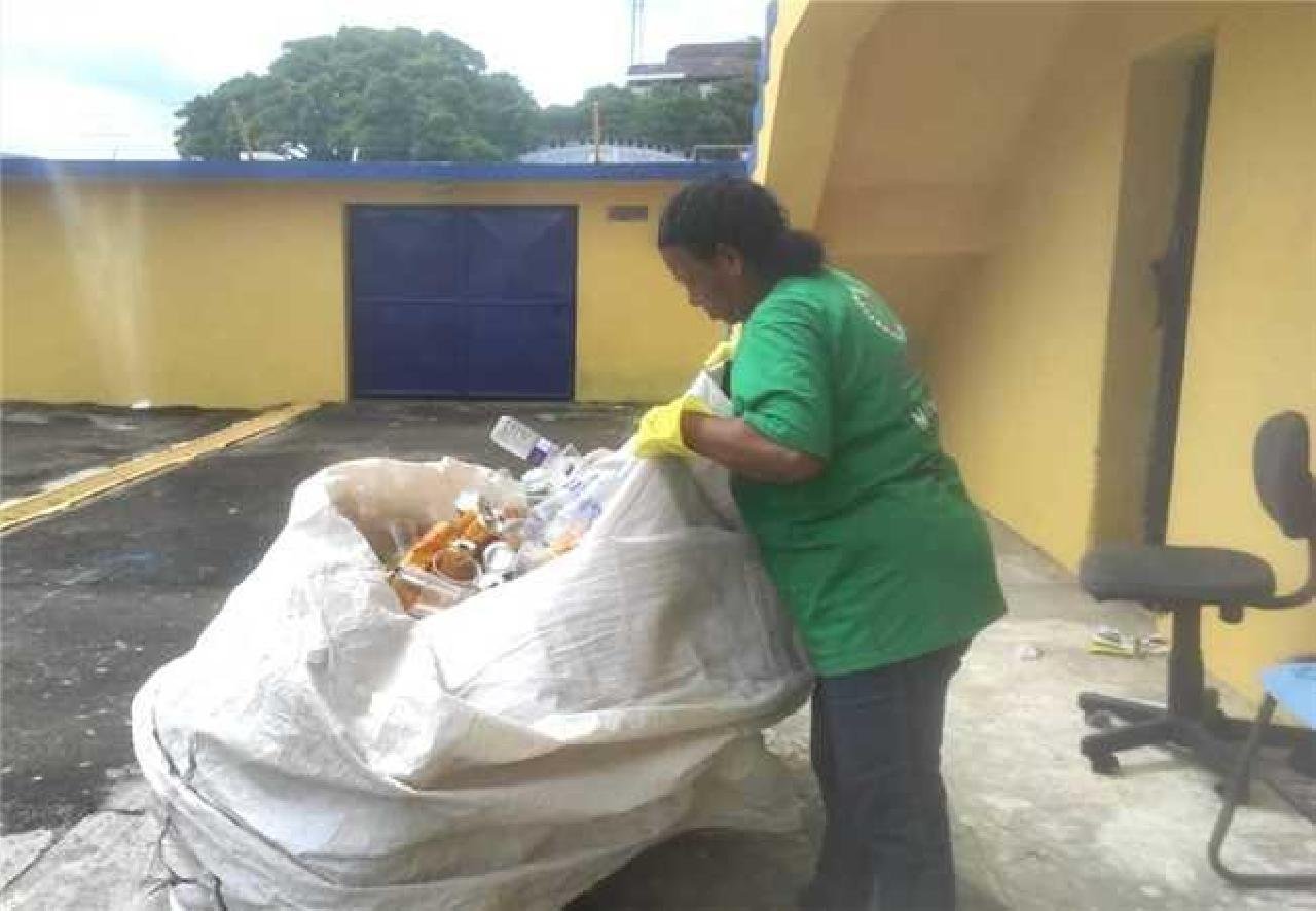 PREFEITURA ANUNCIA PARCERIA COM COOPERATIVA DE CATADORES PARA COLETA DE LIXO NO ESTÁDIO MARIO PESSOA 