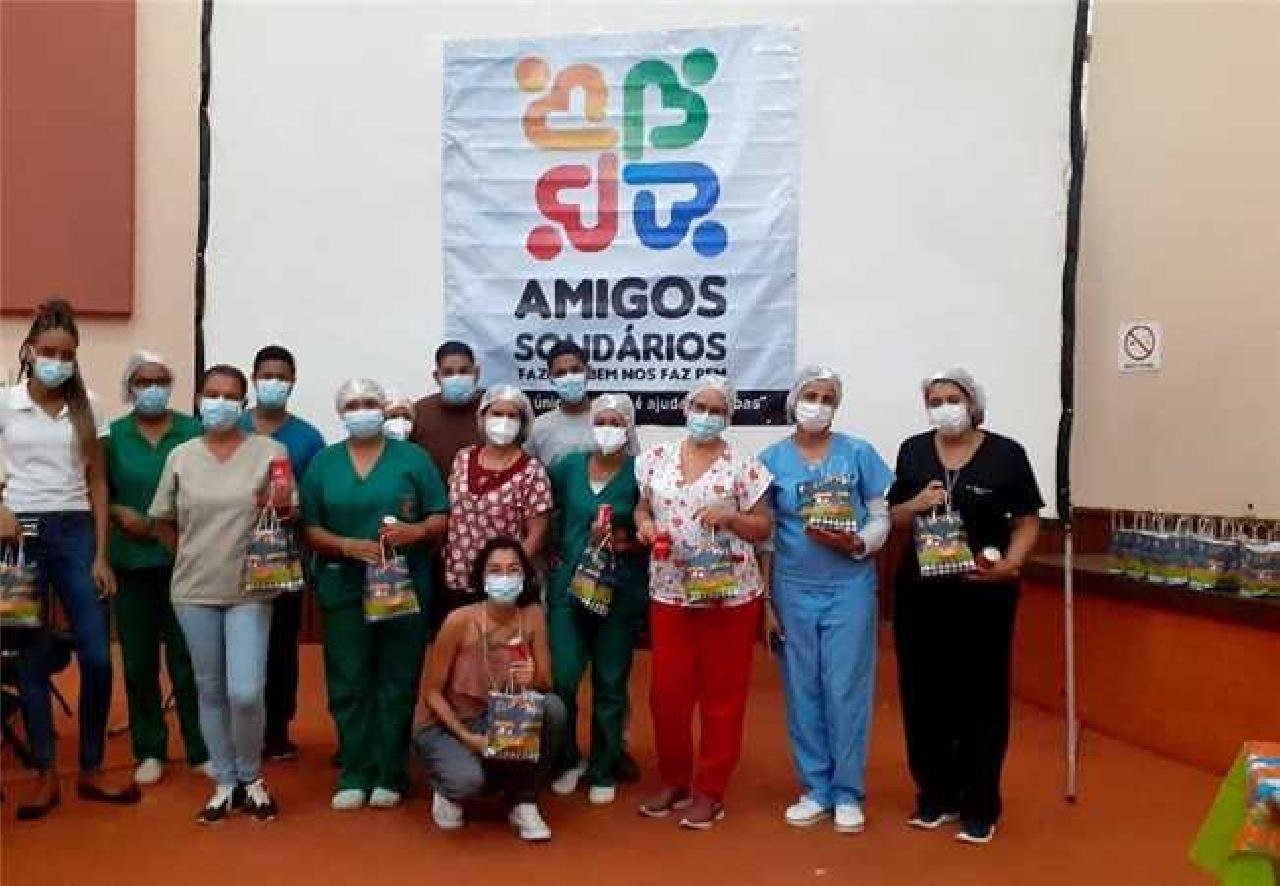 ILHÉUS: PROFISSIONAIS LINHA DE FRENTE NO COMBATE À COVID SÃO HOMENAGEADOS POR GRUPO DE VOLUNTÁRIOS ILHÉUS: PROFISSIONAIS LINHA DE FRENTE NO COMBATE À COVID SÃO HOMENAGEADOS POR GRUPO DE VOLUNTÁRIOS