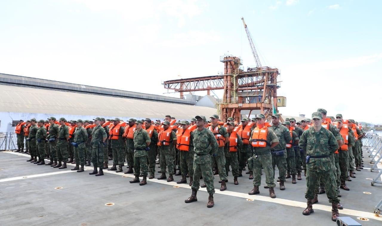 475 MILITARES CHEGAM PARA REFORÇAR LIMPEZA DAS PRAIAS NO LITORAL SUL DA BAHIA