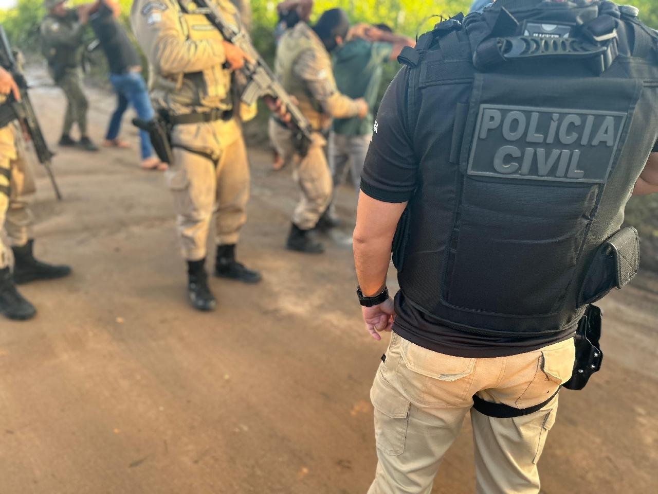 OPERAÇÃO POLICIAL TERMINA COM CINCO MORTOS, SEIS PRESOS E APREENSÃO DE ARMAS, EM PORTO SEGURO