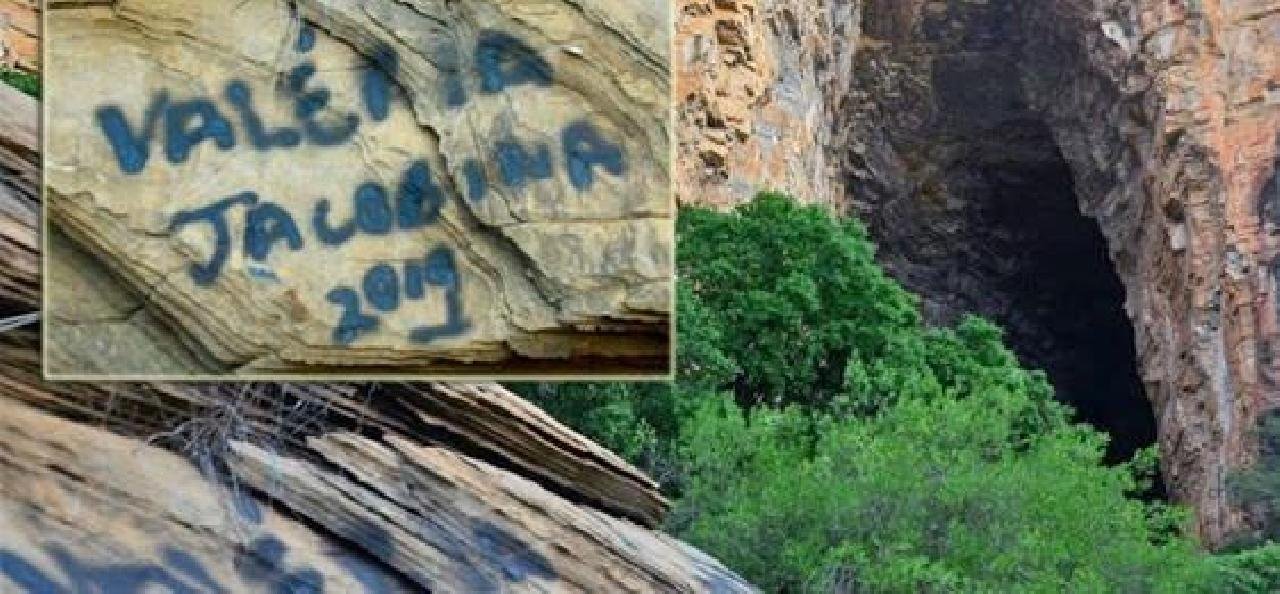 PICHAÇÕES NA GRUTA DOS BREJÕES EM MORRO DO CHAPÉU INDIGNAM INTERNAUTAS PICHAÇÕES NA GRUTA DOS BREJÕES EM MORRO DO CHAPÉU INDIGNAM INTERNAUTAS