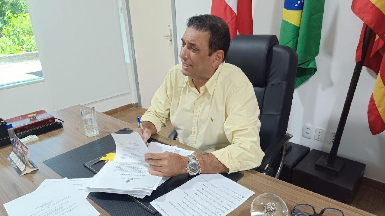 MARÃO CUMPRE PROMESSA À POPULAÇÃO E EDITAL DE CONCURSO SERÁ LANÇADO EM DEZEMBRO MARÃO CUMPRE PROMESSA À POPULAÇÃO E EDITAL DE CONCURSO SERÁ LANÇADO EM DEZEMBRO