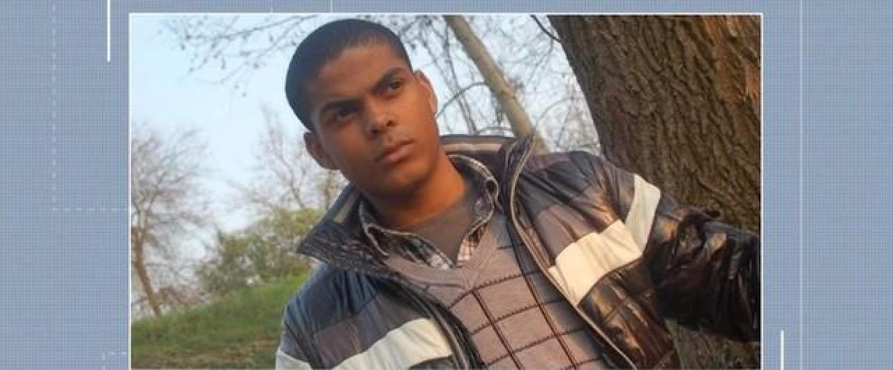 CORPO DE ÍNDIO PATAXÓ QUE ESTAVA DESAPARECIDO HÁ QUASE UM ANO É ACHADO EM COVA RASA CORPO DE ÍNDIO PATAXÓ QUE ESTAVA DESAPARECIDO HÁ QUASE UM ANO É ACHADO EM COVA RASA