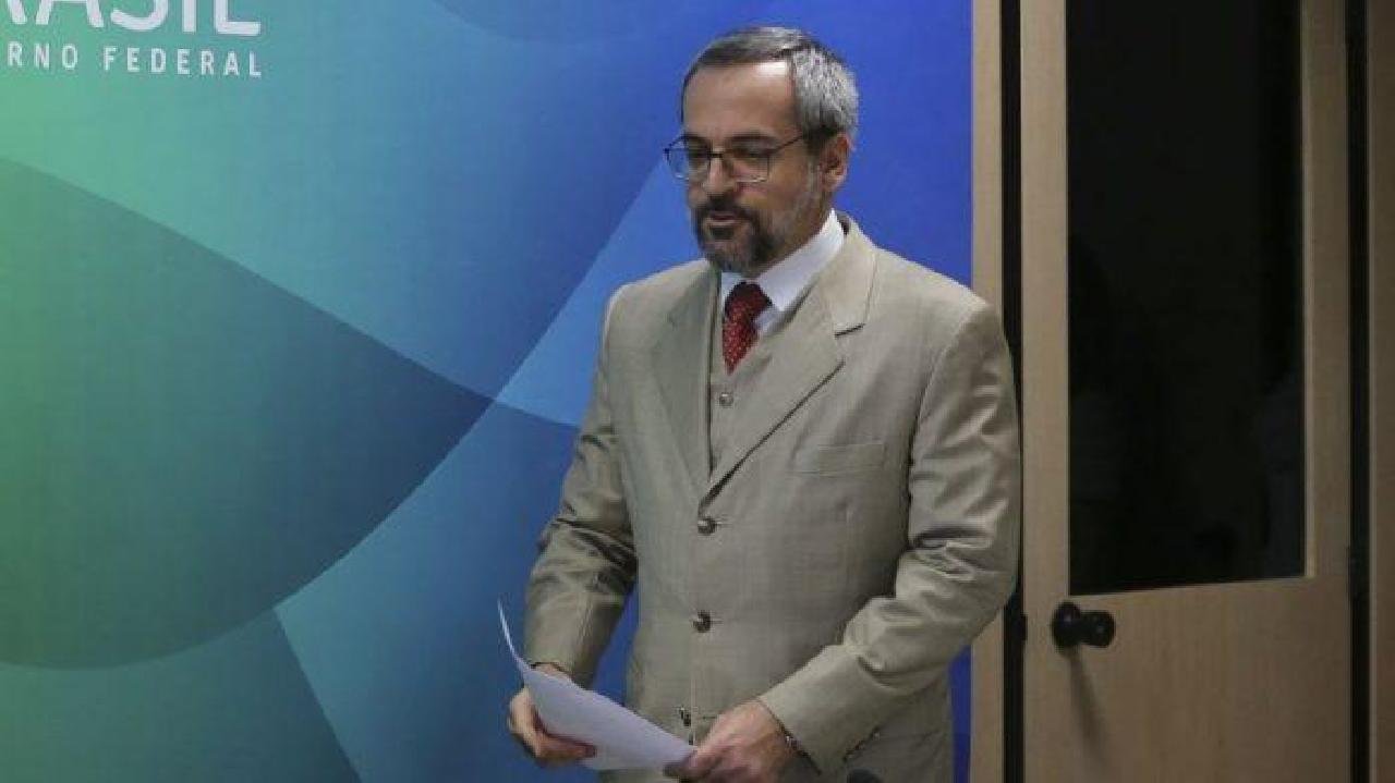 FUNCIONÁRIOS DO MEC AFIRMAM QUE RESULTADO DO ENEM NÃO É 100% CONFIÁVEL FUNCIONÁRIOS DO MEC AFIRMAM QUE RESULTADO DO ENEM NÃO É 100% CONFIÁVEL
