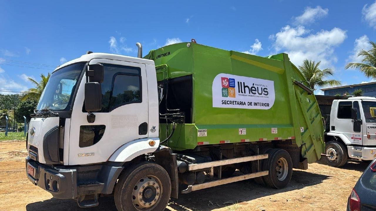 DISTRITOS DE ILHÉUS RECEBEM CAMINHÃO COMPACTADOR PARA COLETA DE LIXO DISTRITOS DE ILHÉUS RECEBEM CAMINHÃO COMPACTADOR PARA COLETA DE LIXO