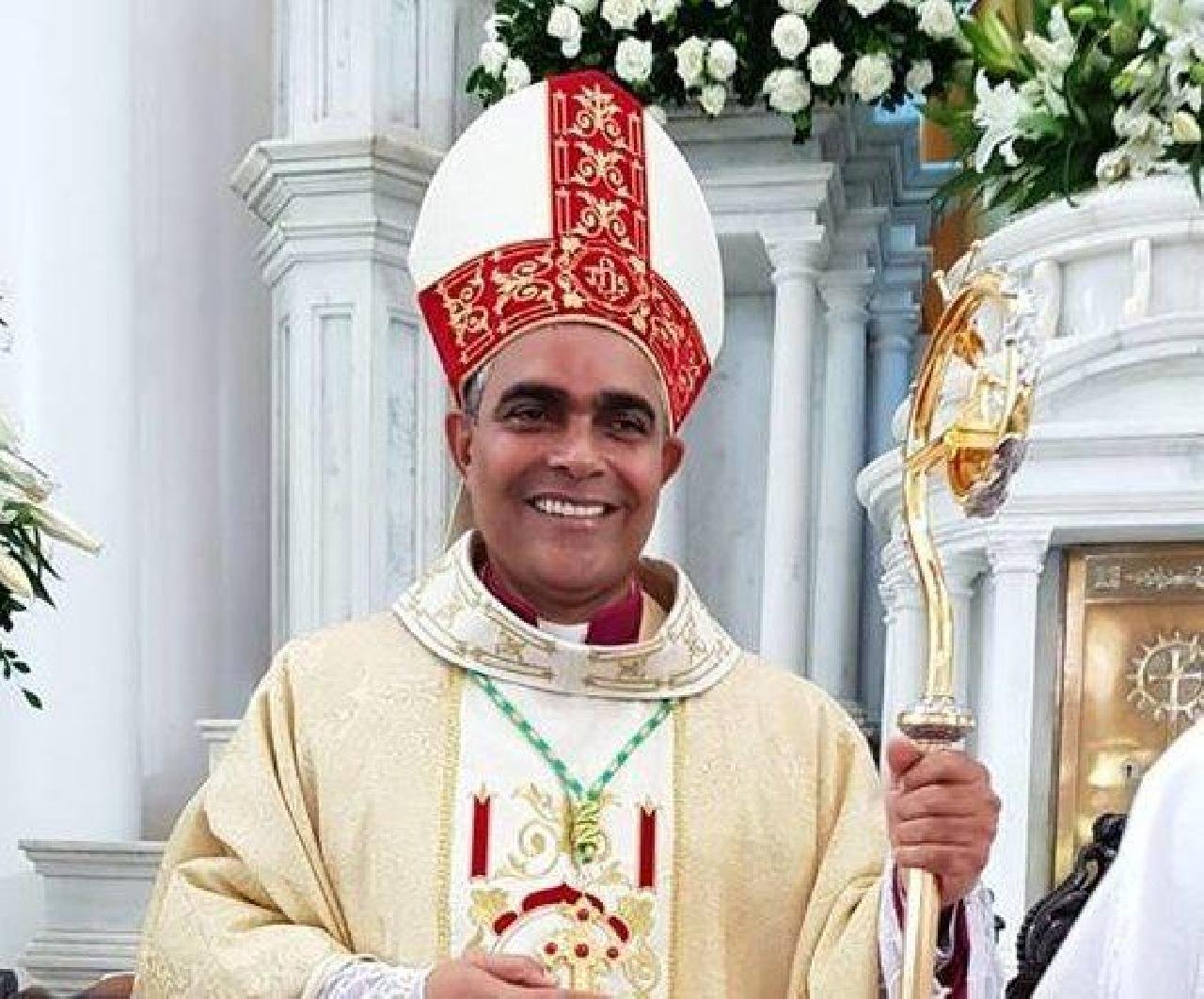 BISPO MIRO É AGREDIDO VERBALMENTE POR BOLSONARISTAS APÓS MISSA BISPO MIRO É AGREDIDO VERBALMENTE POR BOLSONARISTAS APÓS MISSA