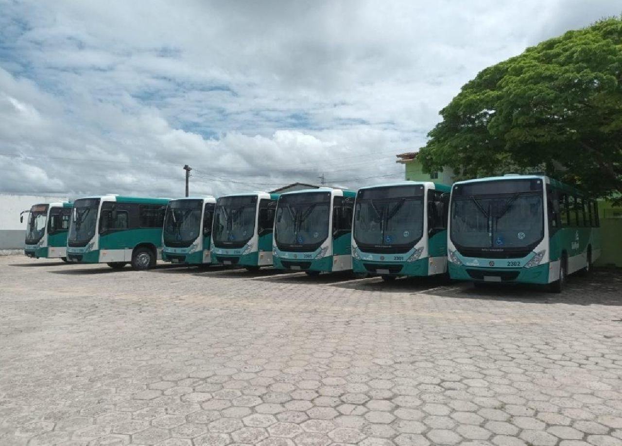 ILHÉUS RECEBE MAIS 07 ÔNIBUS NOVOS NESTA TERÇA (24) ILHÉUS RECEBE MAIS 07 ÔNIBUS NOVOS NESTA TERÇA (24)