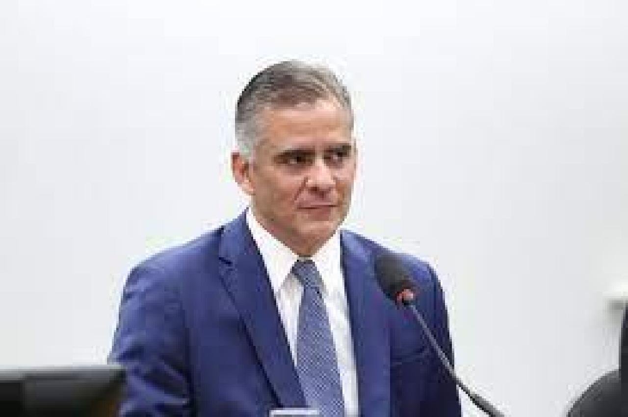 LEUR LOMANTO CONFIRMA APOIO POLÍTICO DE VALDERICO: "EU NÃO IA COLOCAR 10 MILHÕES NA CIDADE SEM UM ACORDO POLÍTICO” LEUR LOMANTO CONFIRMA APOIO POLÍTICO DE VALDERICO: "EU NÃO IA COLOCAR 10 MILHÕES NA CIDADE SEM UM ACORDO POLÍTICO”