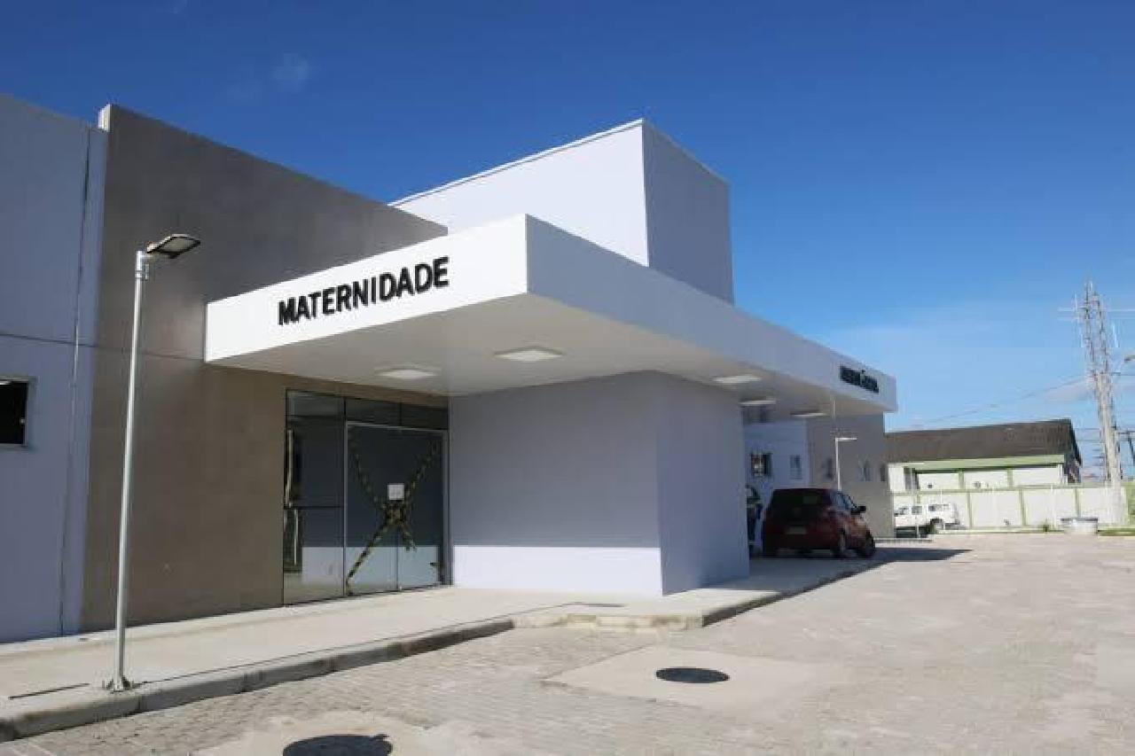 RECEPCIONISTAS, MAQUEIROS E MOTORISTAS DO MATERNO INFANTIL DENUNCIAM ATRASO NO SALÁRIO EM ILHÉUS RECEPCIONISTAS, MAQUEIROS E MOTORISTAS DO MATERNO INFANTIL DENUNCIAM ATRASO NO SALÁRIO EM ILHÉUS