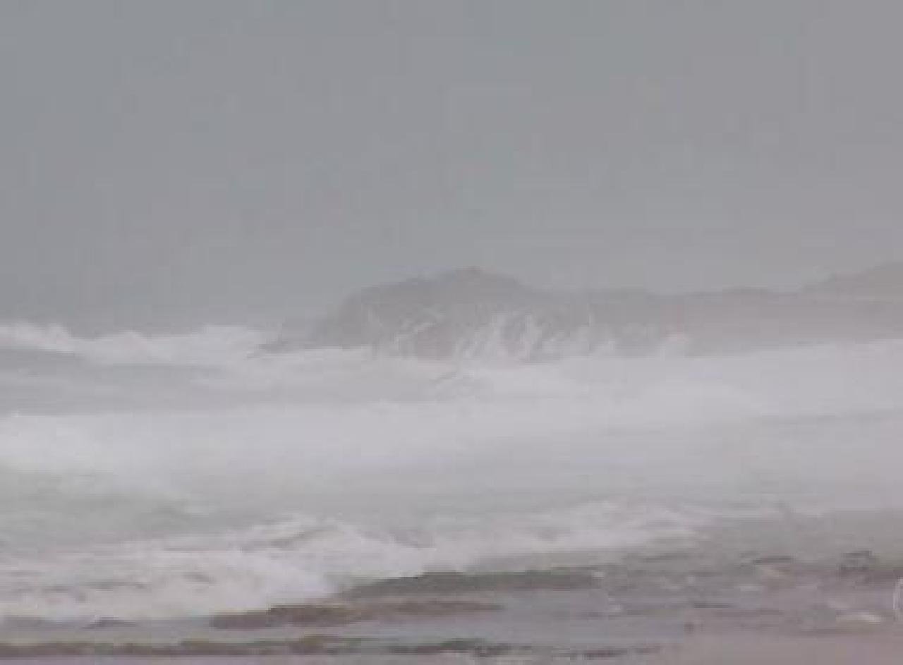 MARINHA ADVERTE PARA VENTOS DE ATÉ 60 KM / H NO LITORAL DA BAHIA MARINHA ADVERTE PARA VENTOS DE ATÉ 60 KM / H NO LITORAL DA BAHIA