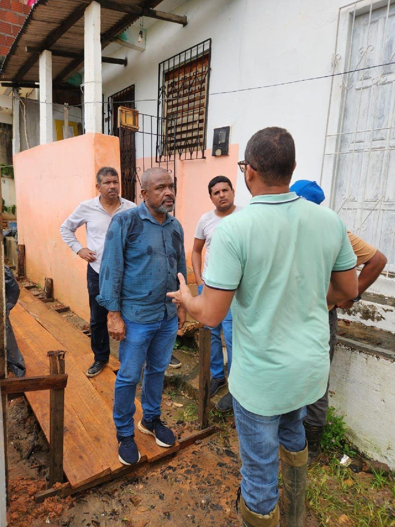 COMISSÃO DOS DIREITOS HUMANOS DA CÂMARA DE ILHÉUS VISITA ÁREAS AFETADAS PELAS FORTES CHUVAS E PEDE AGILIDADE AO EXECUTIVO MUNICIPAL COMISSÃO DOS DIREITOS HUMANOS DA CÂMARA DE ILHÉUS VISITA ÁREAS AFETADAS PELAS FORTES CHUVAS E PEDE AGILIDADE AO EXECUTIVO MUNICIPAL