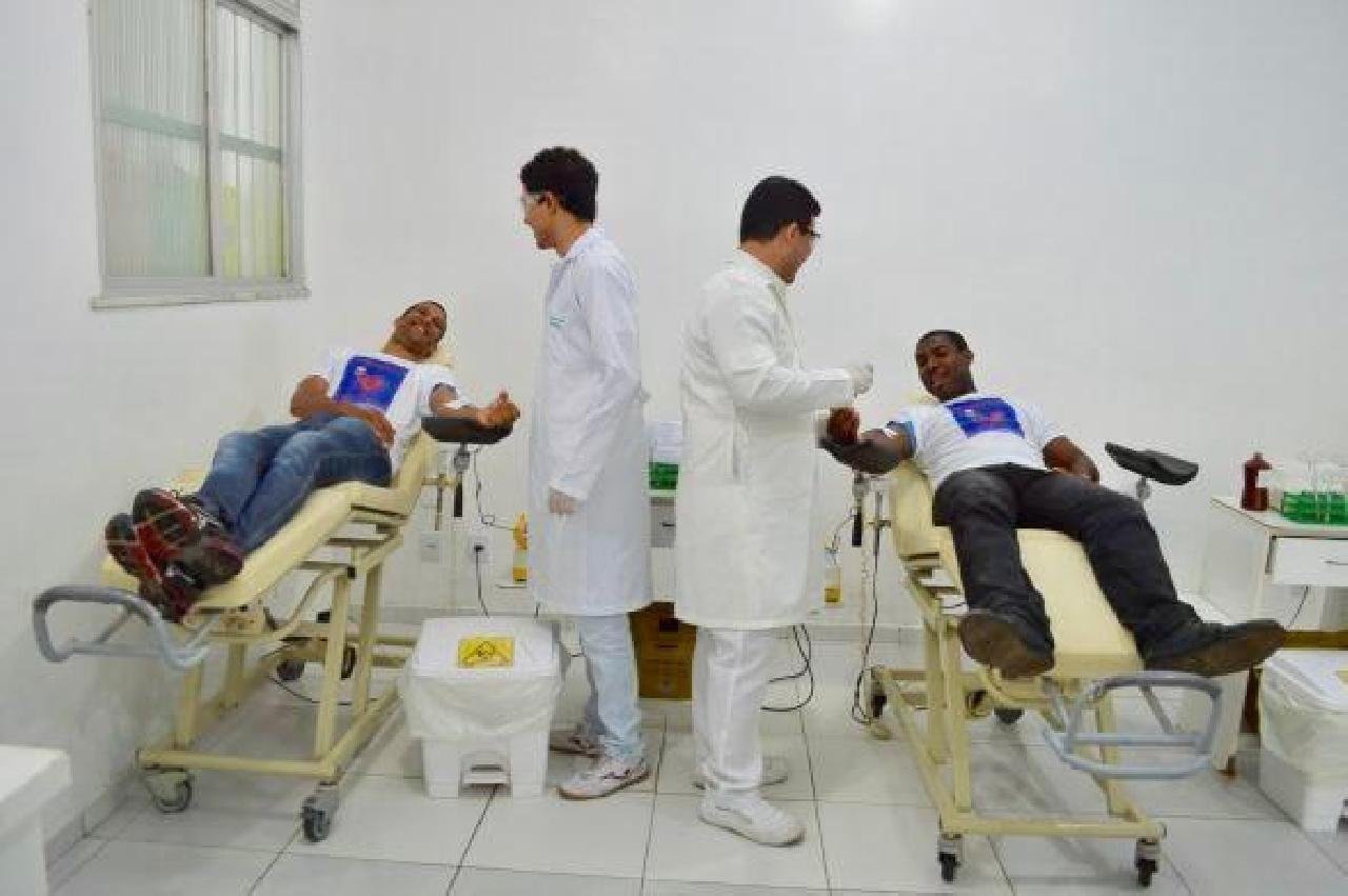 ALUNOS DA UESC PROMOVEM CAMPANHA DE DOAÇÃO DE SANGUE ALUNOS DA UESC PROMOVEM CAMPANHA DE DOAÇÃO DE SANGUE