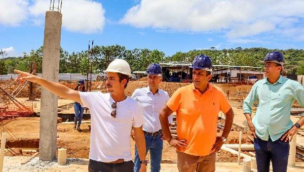 COM POLICLÍNICA DE SAÚDE, ESTADO INVESTE MAIS R$ 19 MILHÕES EM ILHÉUS; PREFEITO VISITA OBRAS