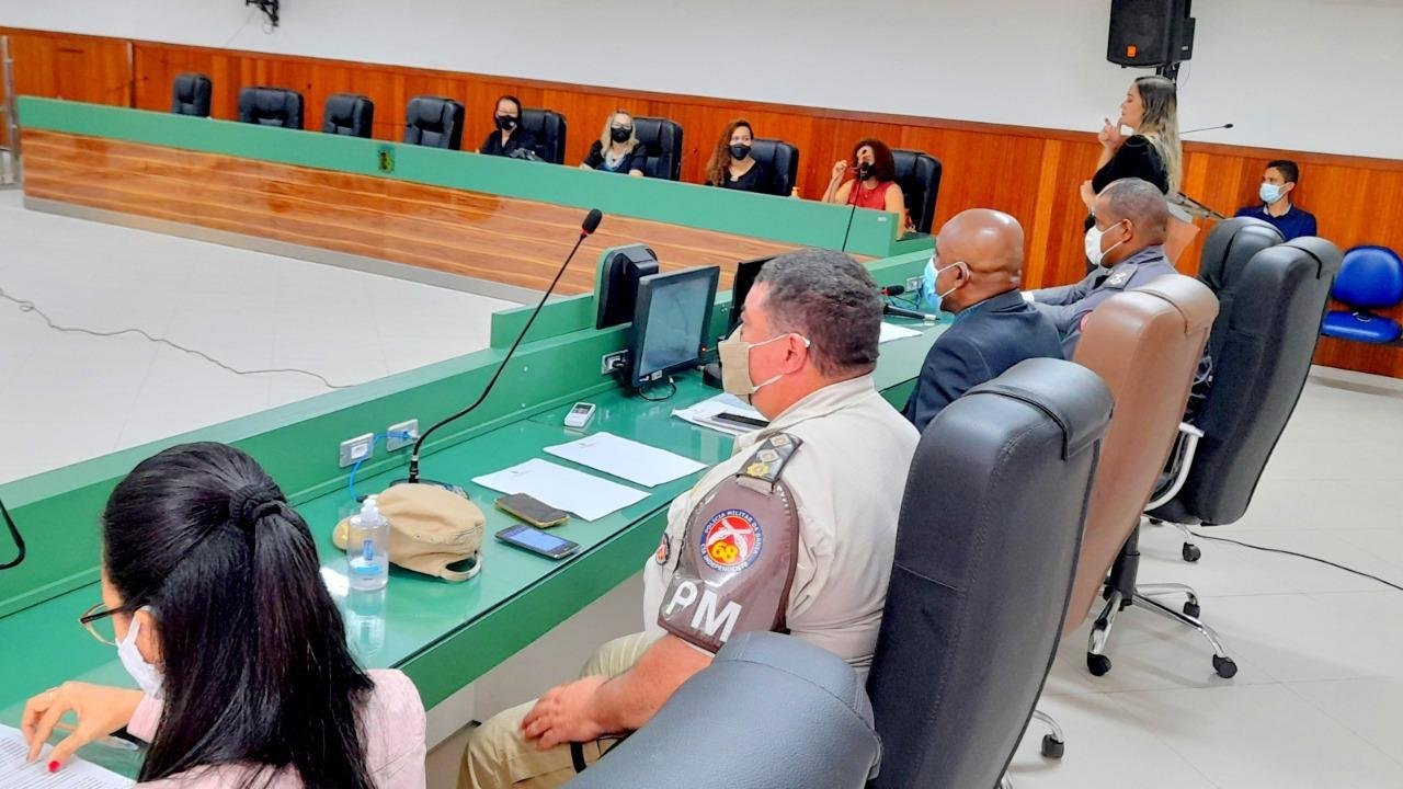 NO DIA NACIONAL DO INTÉRPRETE DE LIBRAS, SITUAÇÃO DOS DEFICIENTES AUDITIVOS DE ILHÉUS GANHA DEBATE NA CÂMARA NO DIA NACIONAL DO INTÉRPRETE DE LIBRAS, SITUAÇÃO DOS DEFICIENTES AUDITIVOS DE ILHÉUS GANHA DEBATE NA CÂMARA