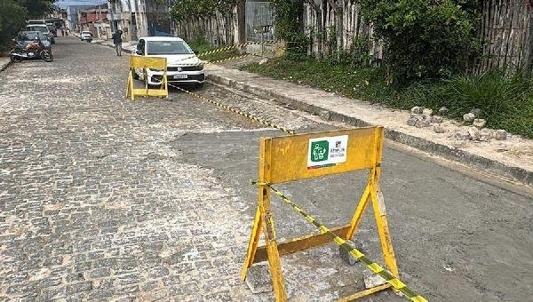 REASSENTAMENTO DE PARALELO É REALIZADO NA RUA HORÁCIO FARIA DE SOUZA, NO BAIRRO CONQUISTA EM ILHÉUS 