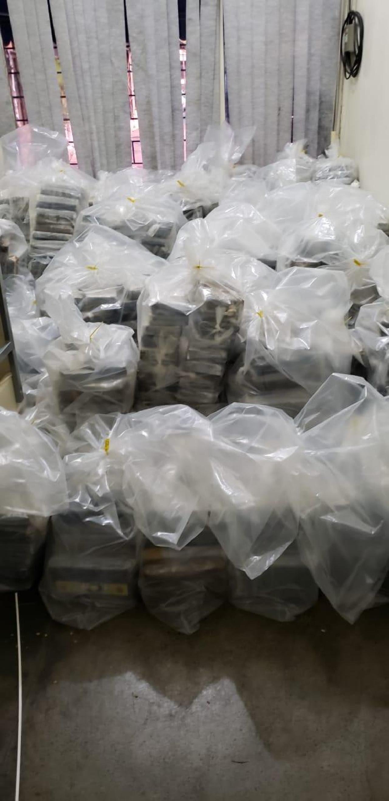 DROGA ENCONTRADA NO PORTO DE ILHÉUS SERÁ INCINERADA EM SALVADOR DROGA ENCONTRADA NO PORTO DE ILHÉUS SERÁ INCINERADA EM SALVADOR