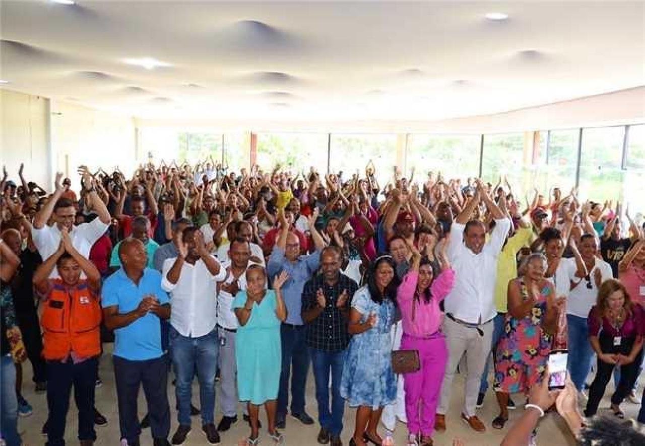 “EU ESTOU AQUI PARA CUIDAR DE VOCÊS”, AFIRMA PREFEITO DURANTE APRESENTAÇÃO DE PROJETO HABITACIONAL “EU ESTOU AQUI PARA CUIDAR DE VOCÊS”, AFIRMA PREFEITO DURANTE APRESENTAÇÃO DE PROJETO HABITACIONAL