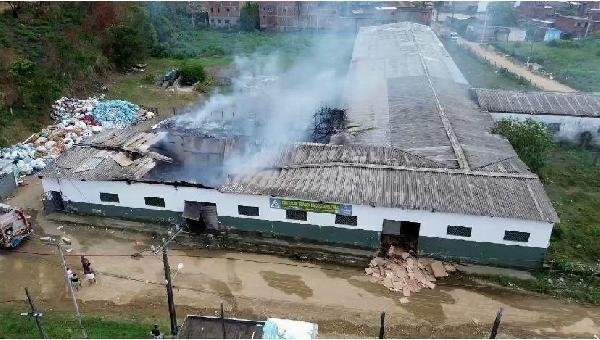 CATADORES E CATADORAS DA AACRI VÃO RECEBER CESTAS BÁSICAS APÓS INCÊNDIO EM GALPÃO