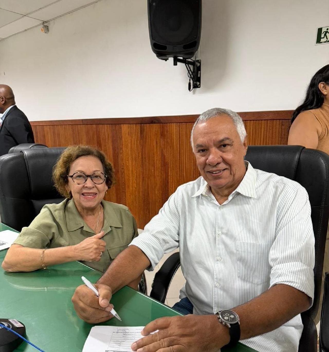 LÍDICE DA MATA FILIA CACAUICULTOR HENRIQUE ALMEIDA AO PSB E O LANÇA COMO PRÉ-CANDIDATO A DEPUTADO ESTADUAL