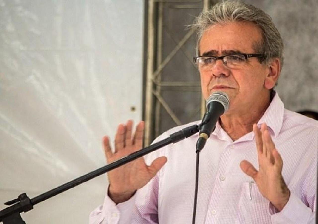 EX-PREFEITO DE TEIXEIRA DE FREITAS É DENUNCIADO POR FRAUDAR CONTRATO COM UPB EX-PREFEITO DE TEIXEIRA DE FREITAS É DENUNCIADO POR FRAUDAR CONTRATO COM UPB