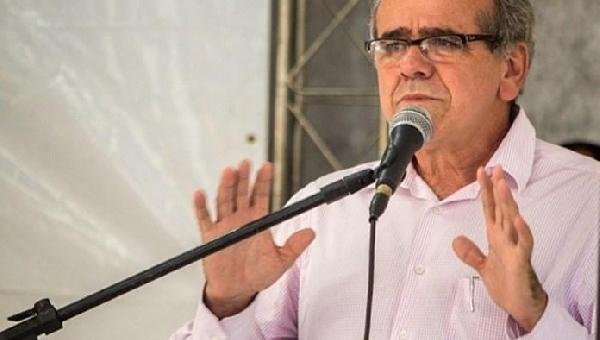 EX-PREFEITO DE TEIXEIRA DE FREITAS É DENUNCIADO POR FRAUDAR CONTRATO COM UPB