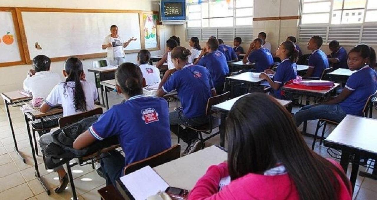 “BAHIA NÃO TEM CONDIÇÃO DE TER AULAS PRESENCIAIS”, DIZ SECRETÁRIO DE EDUCAÇÃO “BAHIA NÃO TEM CONDIÇÃO DE TER AULAS PRESENCIAIS”, DIZ SECRETÁRIO DE EDUCAÇÃO