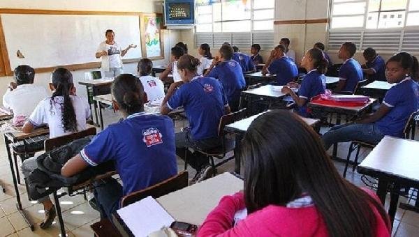 “BAHIA NÃO TEM CONDIÇÃO DE TER AULAS PRESENCIAIS”, DIZ SECRETÁRIO DE EDUCAÇÃO