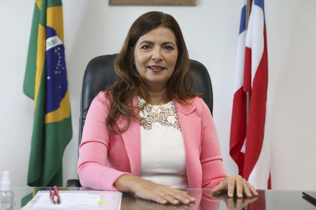 CÂMARA DE ILHÉUS CONCEDE TÍTULO DE CIDADÃ ILHEENSE PARA ADÉLIA PINHEIRO CÂMARA DE ILHÉUS CONCEDE TÍTULO DE CIDADÃ ILHEENSE PARA ADÉLIA PINHEIRO