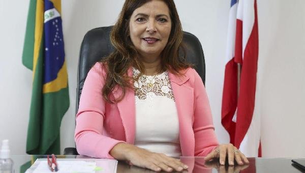 CÂMARA DE ILHÉUS CONCEDE TÍTULO DE CIDADÃ ILHEENSE PARA ADÉLIA PINHEIRO 