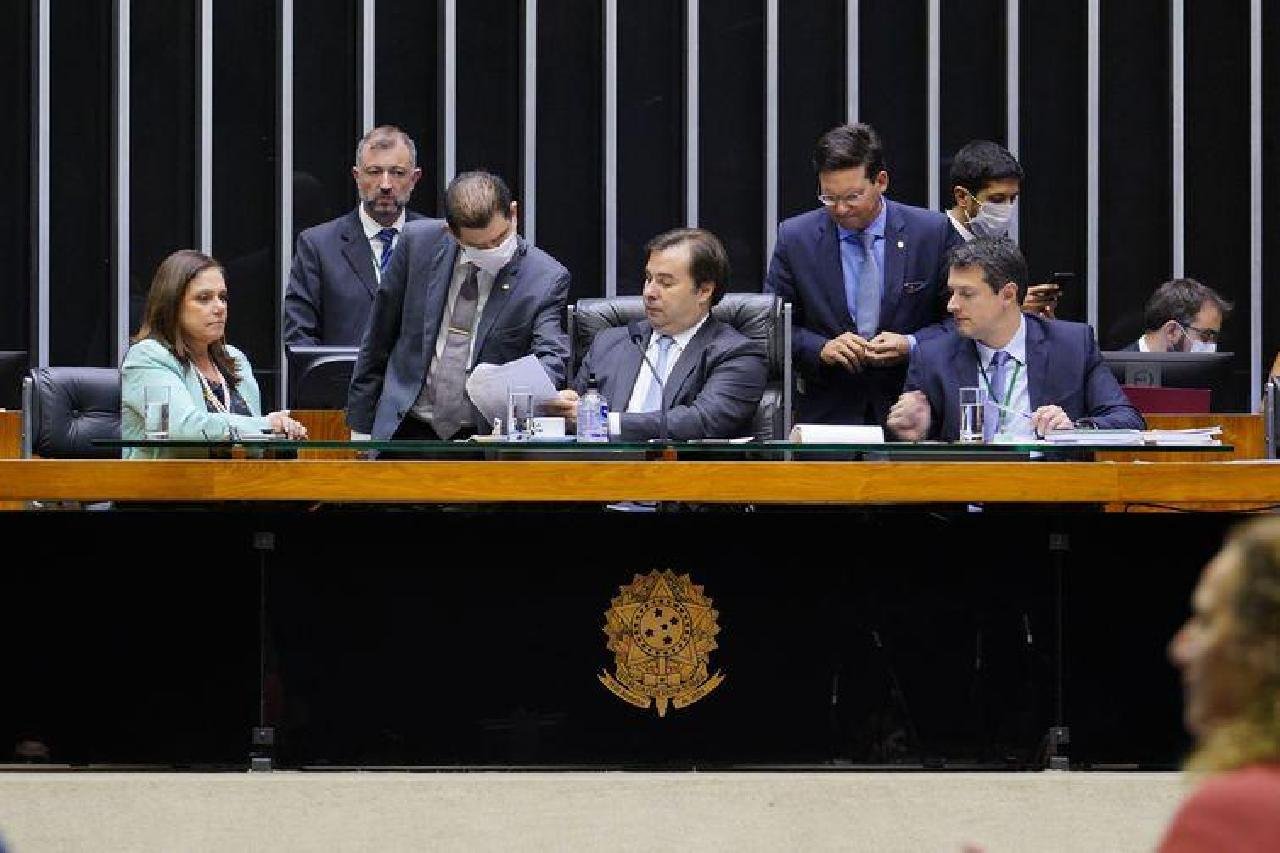 CÂMARA APROVA AUXÍLIO DE R$ 600 POR MÊS PARA TRABALHADOR INFORMAL CÂMARA APROVA AUXÍLIO DE R$ 600 POR MÊS PARA TRABALHADOR INFORMAL