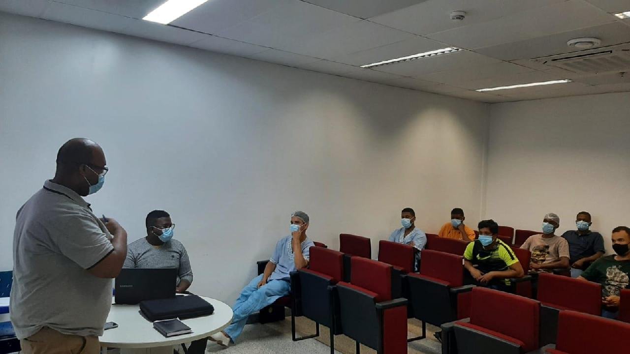 AGENTES DE COLETA DO HRCC RECEBEM TREINAMENTO SOBRE GERENCIAMENTO DE RESÍDUOS AGENTES DE COLETA DO HRCC RECEBEM TREINAMENTO SOBRE GERENCIAMENTO DE RESÍDUOS
