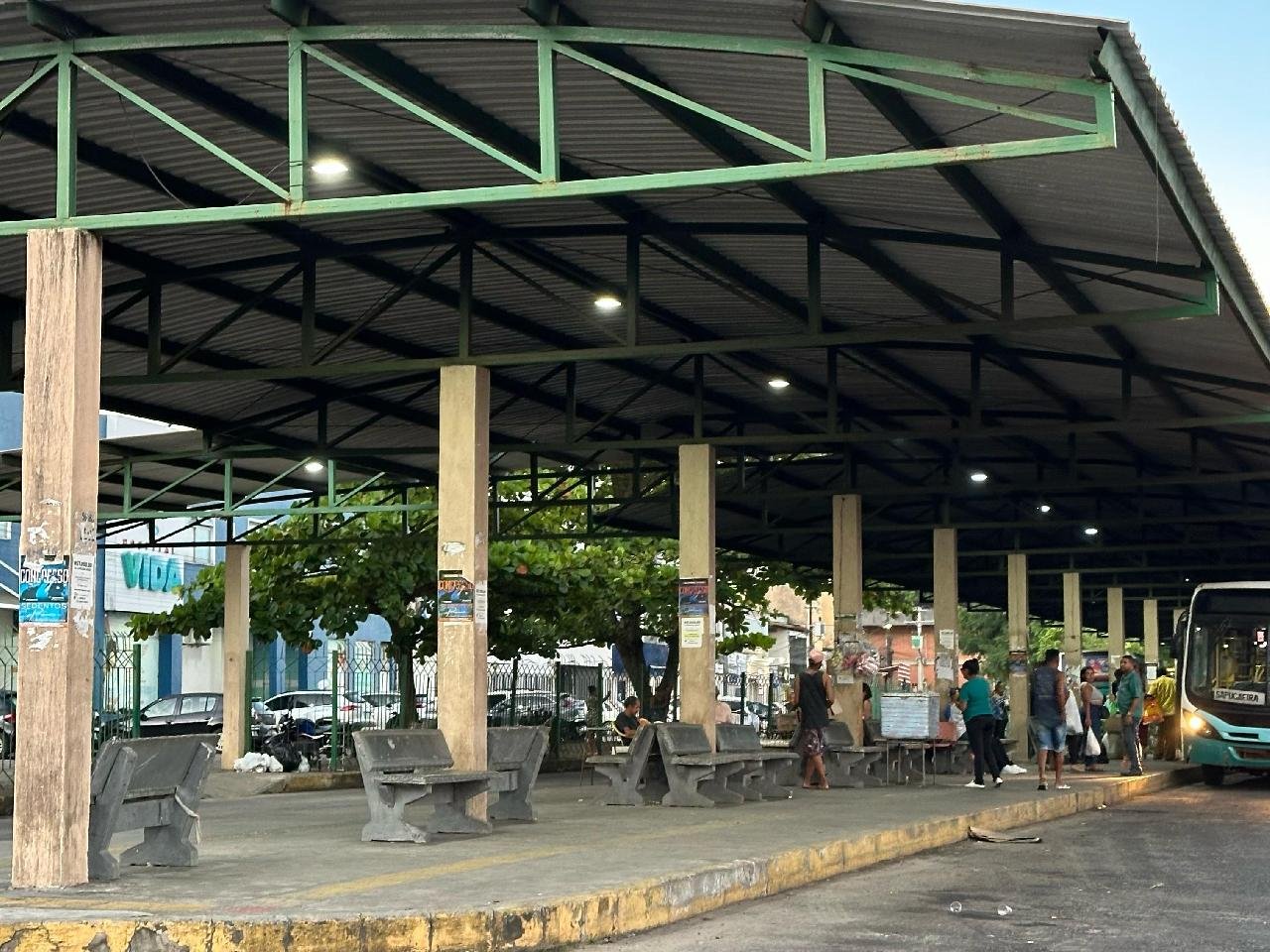 TERMINAL URBANO DE ILHÉUS RECEBE LIMPEZA E REFORÇO NA ILUMINAÇÃO TERMINAL URBANO DE ILHÉUS RECEBE LIMPEZA E REFORÇO NA ILUMINAÇÃO