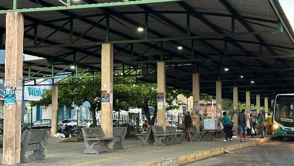 TERMINAL URBANO DE ILHÉUS RECEBE LIMPEZA E REFORÇO NA ILUMINAÇÃO