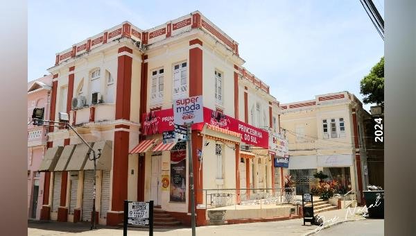 HISTÓRIA E TRANSFORMAÇÃO: O PRÉDIO QUE GUARDA MEMÓRIAS NO CENTRO DA CIDADE