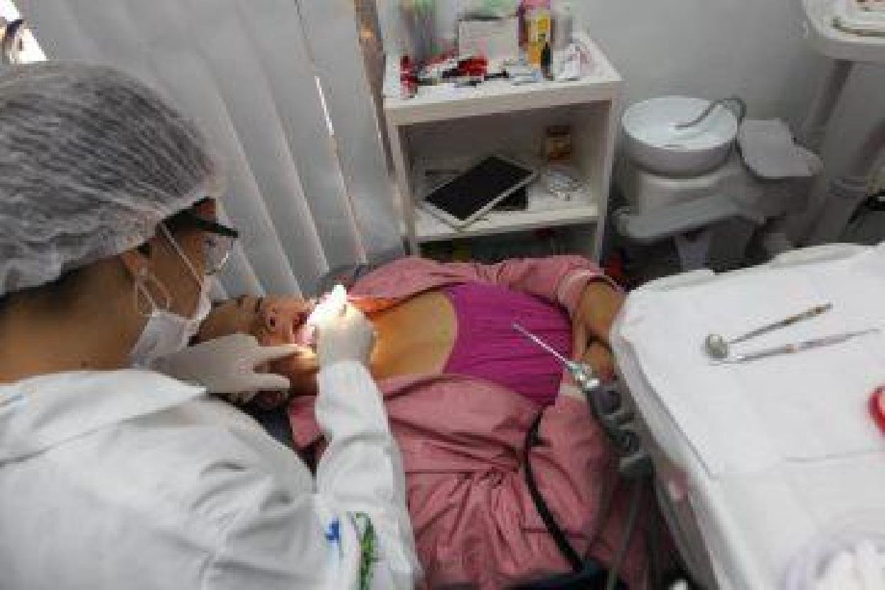 ATENDIMENTO ODONTOLÓGICO DA FEIRA CIDADÃ SEGUE ATÉ 1º DE NOVEMBRO EM ILHÉUS ATENDIMENTO ODONTOLÓGICO DA FEIRA CIDADÃ SEGUE ATÉ 1º DE NOVEMBRO EM ILHÉUS