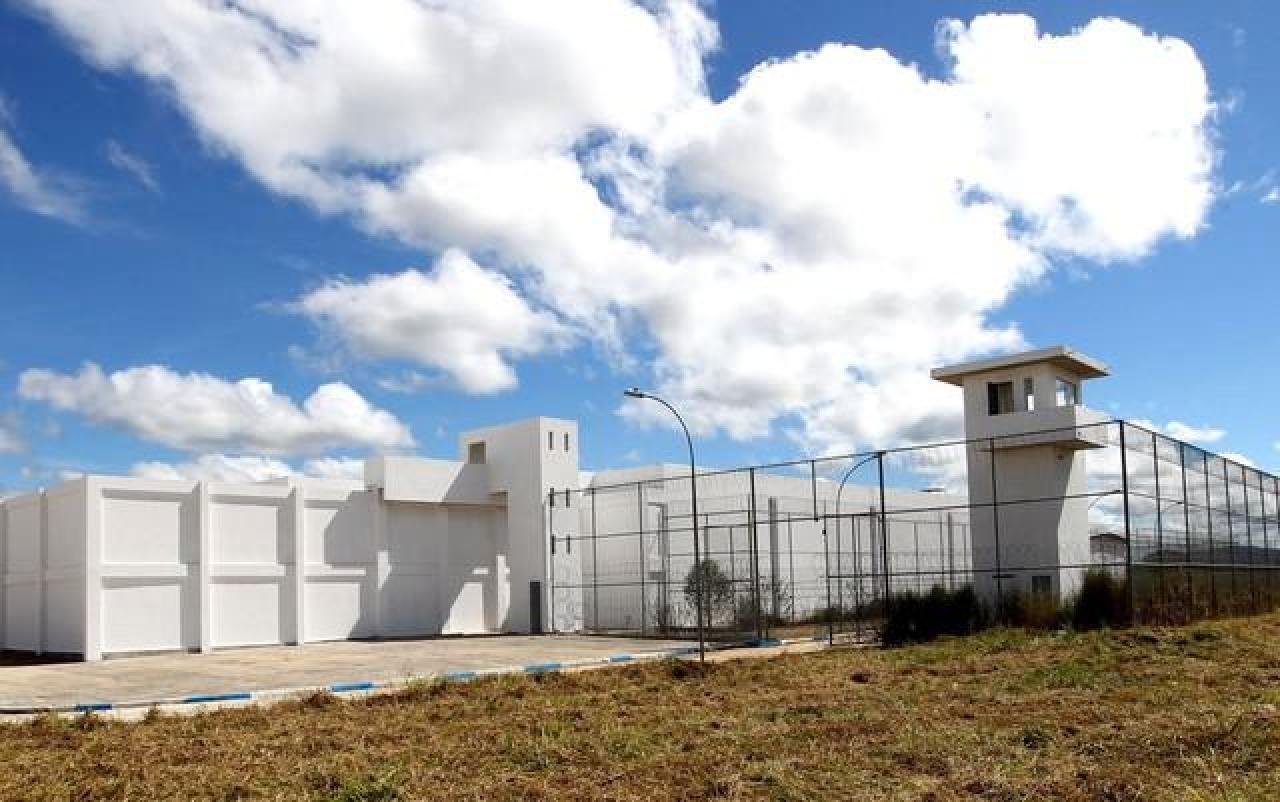 MULHER É PRESA APÓS LEVAR MACONHA PARA FILHO PRESO EM CONJUNTO PENAL MULHER É PRESA APÓS LEVAR MACONHA PARA FILHO PRESO EM CONJUNTO PENAL