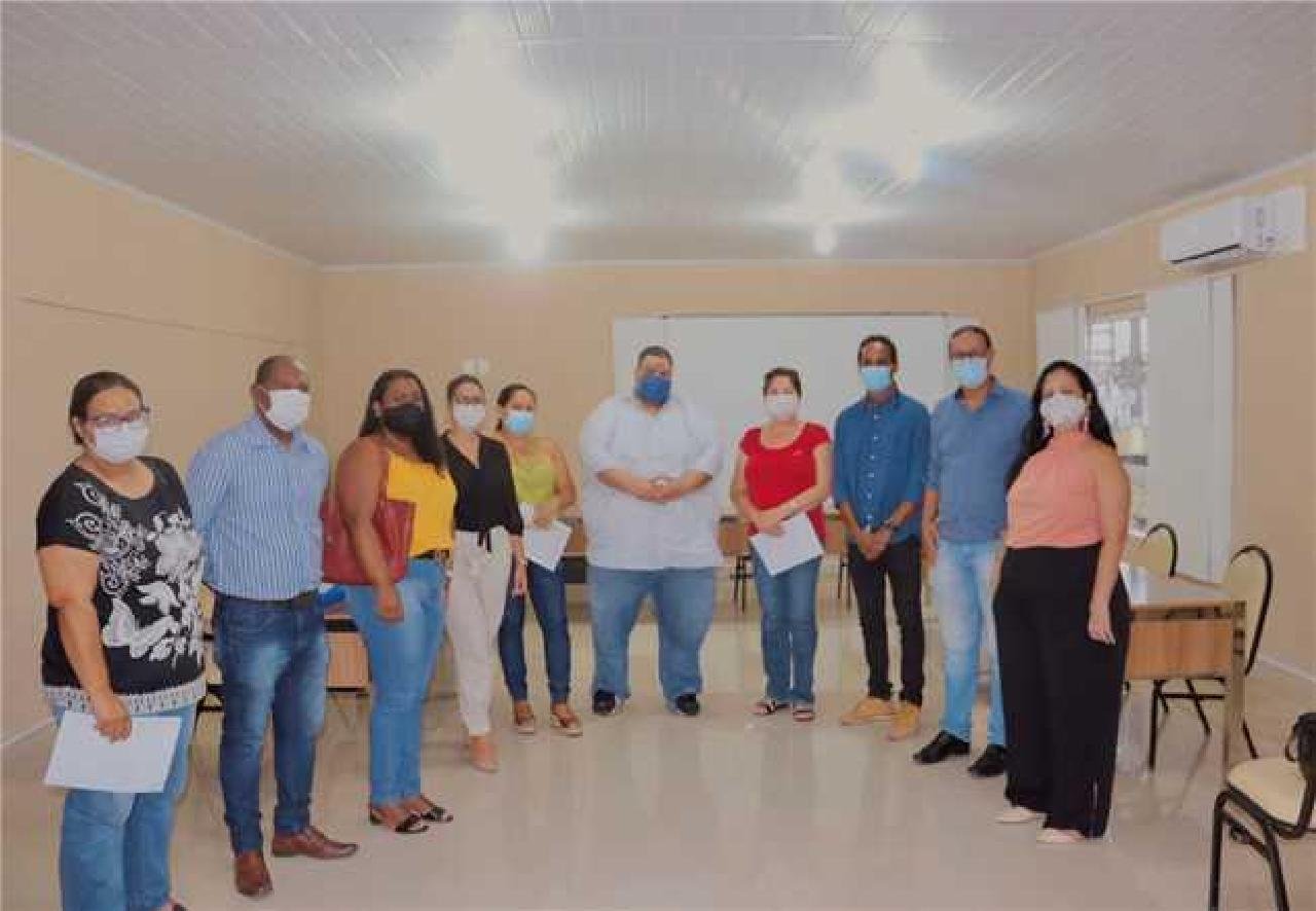 ILHÉUS : COMERCIANTES DA CENTRAL DE ABASTECIMENTO RECEBEM TERMO DE PERMISSÃO DE USO ILHÉUS : COMERCIANTES DA CENTRAL DE ABASTECIMENTO RECEBEM TERMO DE PERMISSÃO DE USO