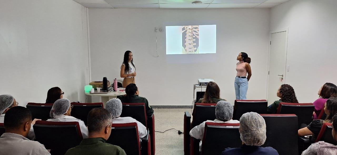 PALESTRA NO HRCC ORIENTOU FUNCIONÁRIOS SOBRE ERGONOMIA NO AMBIENTE DE TRABALHO PALESTRA NO HRCC ORIENTOU FUNCIONÁRIOS SOBRE ERGONOMIA NO AMBIENTE DE TRABALHO