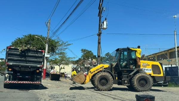 LIMPEZA É INTENSIFICADA EM DIVERSOS BAIRROS DE ILHÉUS