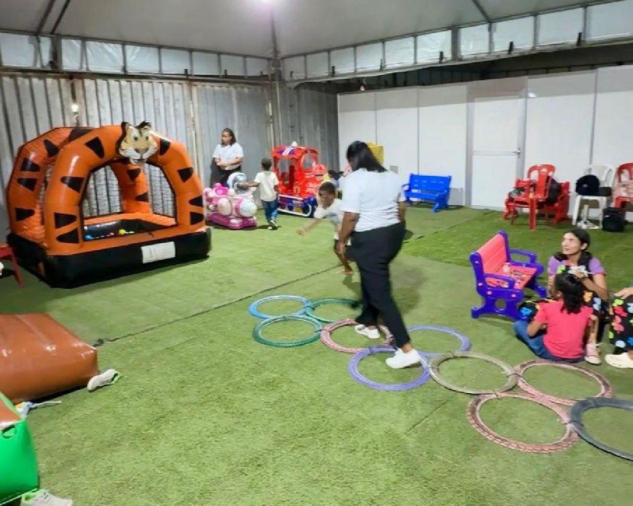 PREFEITURA VISITA BARRACAS DA VIRADA ILHÉUS 2026 PARA LEVAR CRIANÇAS AO ESPAÇO KIDS