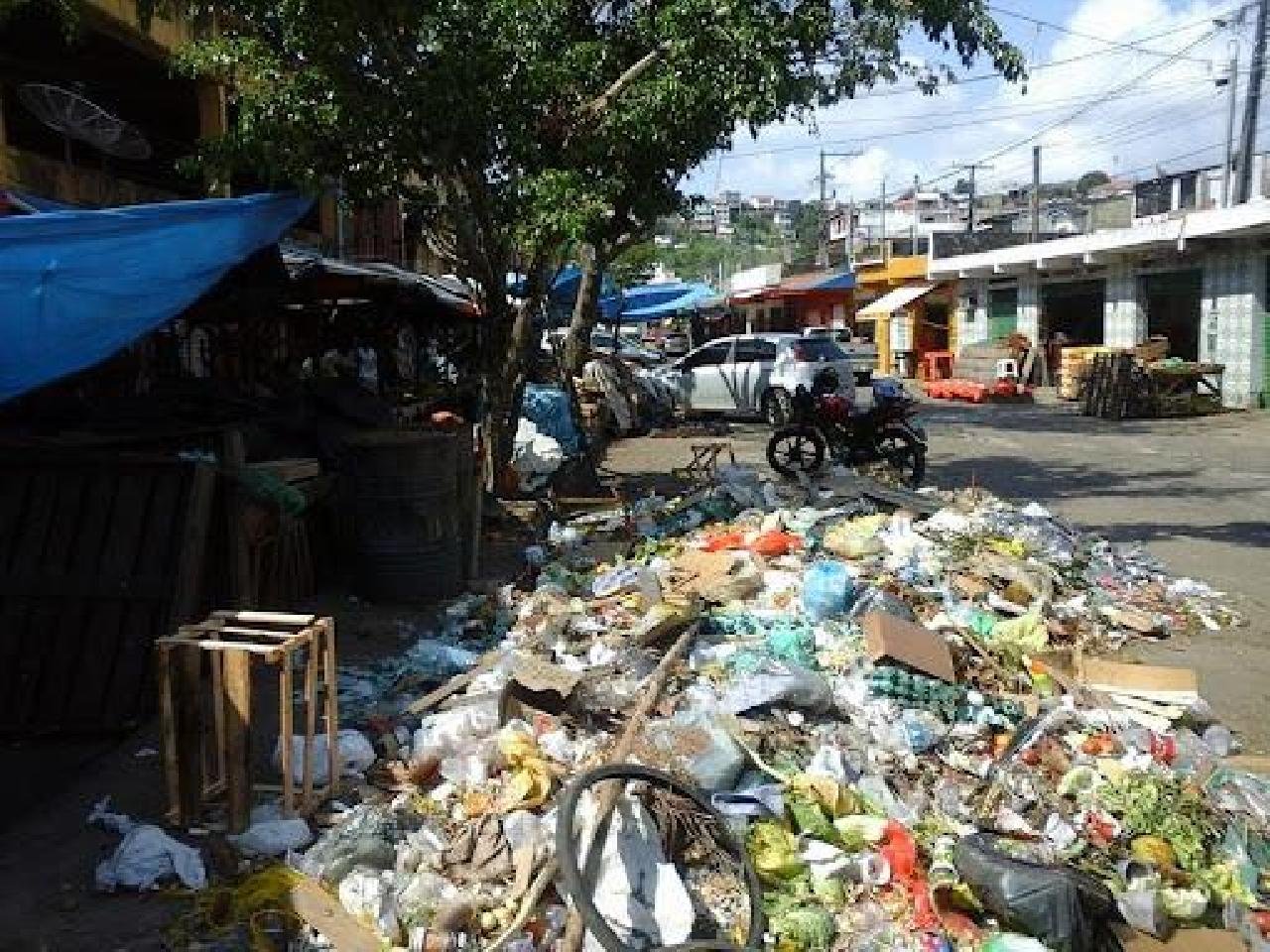 APÓS FIM DO CONTRATO COM A CTA, PREFEITURA DE ILHÉUS ESTÁ FAZENDO A COLETA DE LIXO
