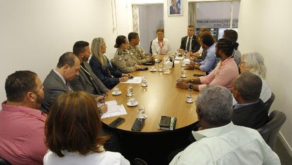 SECRETÁRIO DA SSP, VICE-PRESIDENTE DA ALBA E COMISSÃO DE VEREADORES DEBATEM AÇÕES DE SEGURANÇA EM ILHÉUS 