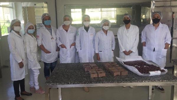 PRODUÇÃO DE OVOS DE PÁSCOA REFORÇA ENSINO NAS FÁBRICAS-ESCOLAS DO CHOCOLATE