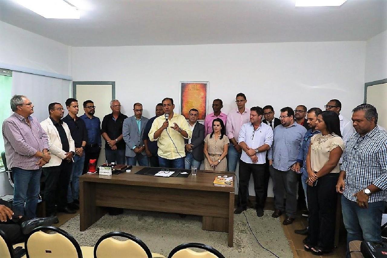 NOVOS SECRETÁRIOS DA PREFEITURA DE ILHÉUS TOMAM POSSE NOVOS SECRETÁRIOS DA PREFEITURA DE ILHÉUS TOMAM POSSE