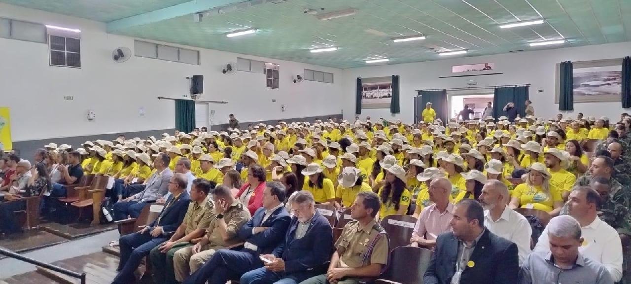 ESTUDANTES DA UESC PARTICIPAM DO PROJETO RONDON EM MINAS GERAIS ESTUDANTES DA UESC PARTICIPAM DO PROJETO RONDON EM MINAS GERAIS