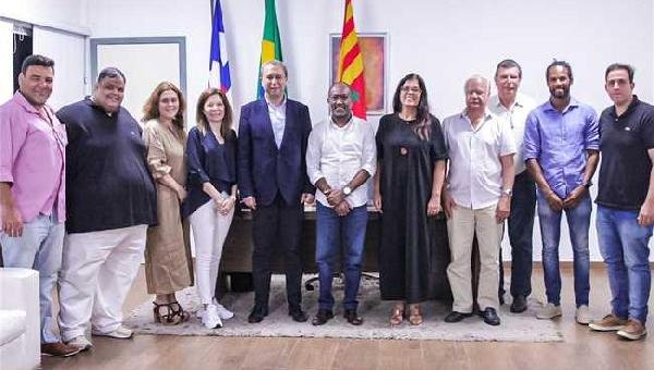 BEBETO GALVÃO RECEBE COMITIVA PORTUGUESA E DISCUTE PARCERIAS COMERCIAIS ENTRE ILHÉUS E AVEIRO