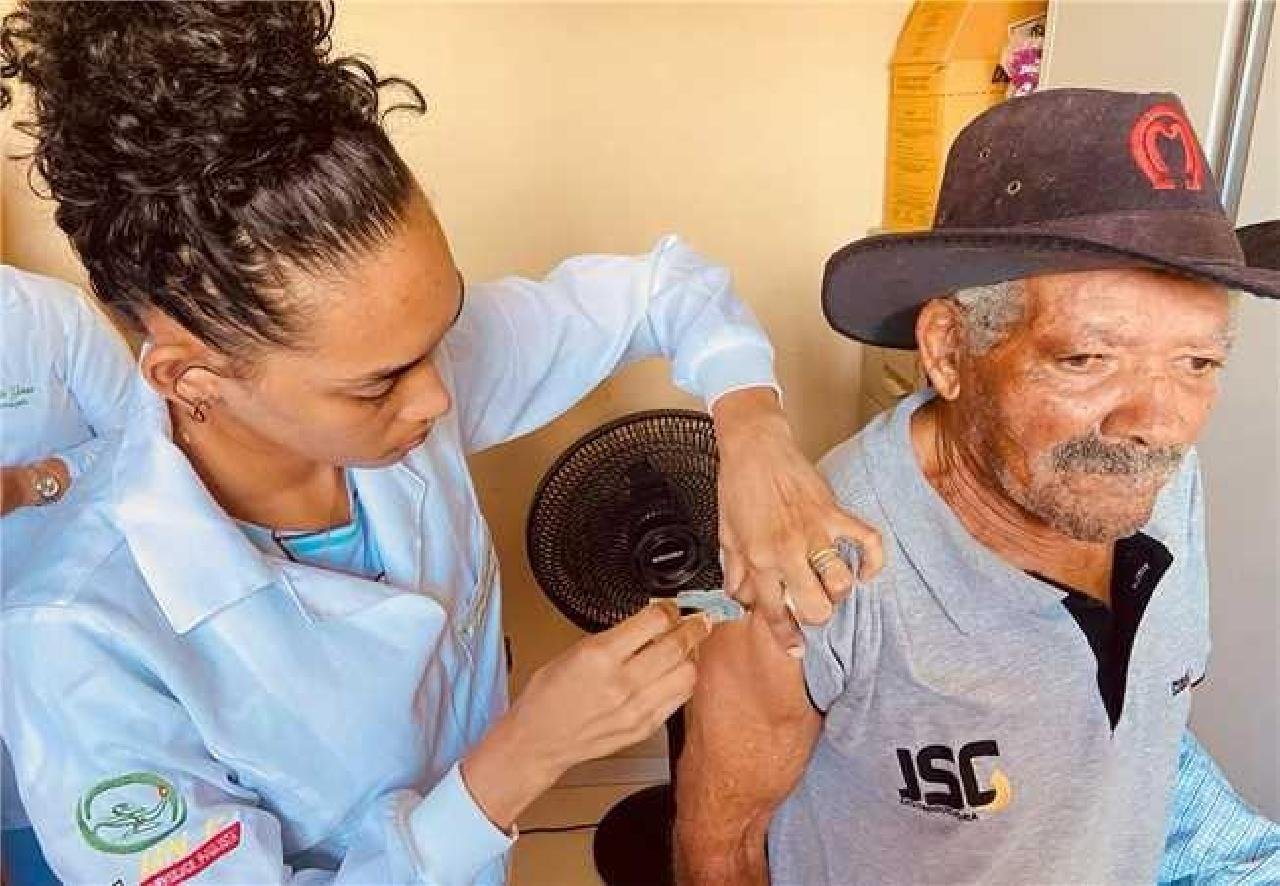 VACINA CONTRA INFLUENZA É AMPLIADA PARA TODA A POPULAÇÃO DE ILHÉUS NÃO VACINADA, A PARTIR DE 6 MESES DE IDADE VACINA CONTRA INFLUENZA É AMPLIADA PARA TODA A POPULAÇÃO DE ILHÉUS NÃO VACINADA, A PARTIR DE 6 MESES DE IDADE