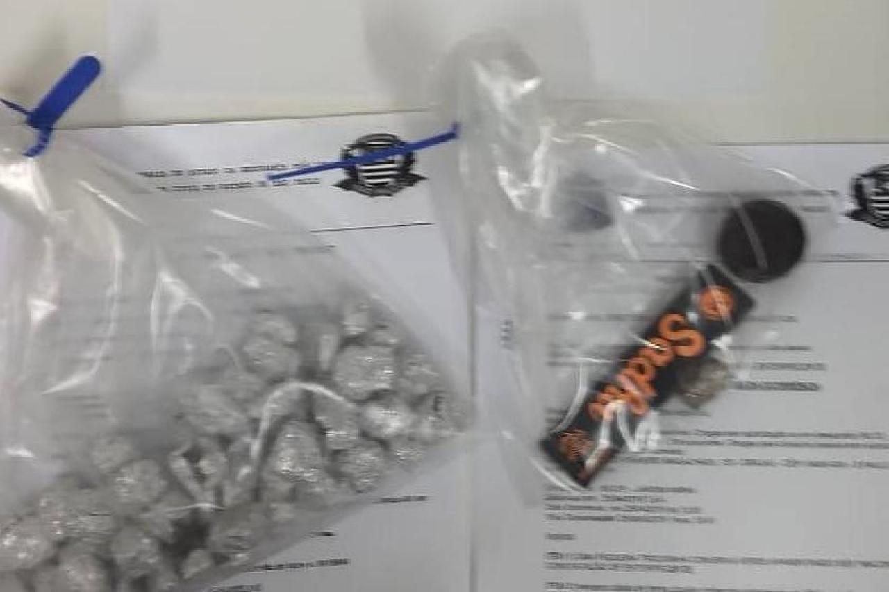 FAMÍLIA É PRESA APÓS OBRIGAR CRIANÇA DE 1 ANO A FUMAR MACONHA