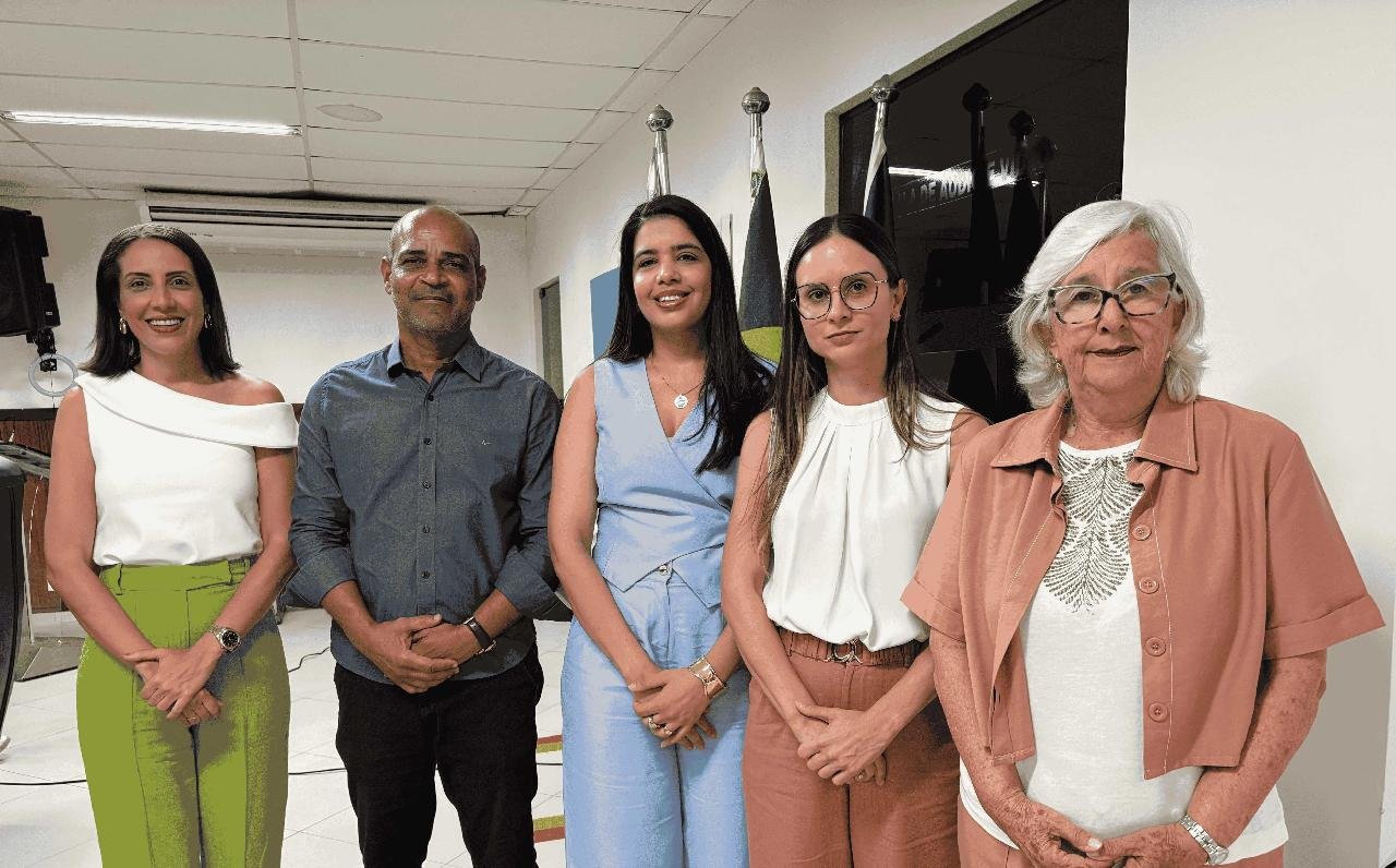CÂMARA DE ILHÉUS DÁ POSSE À SEGUNDA TURMA DE APROVADOS NO CONCURSO