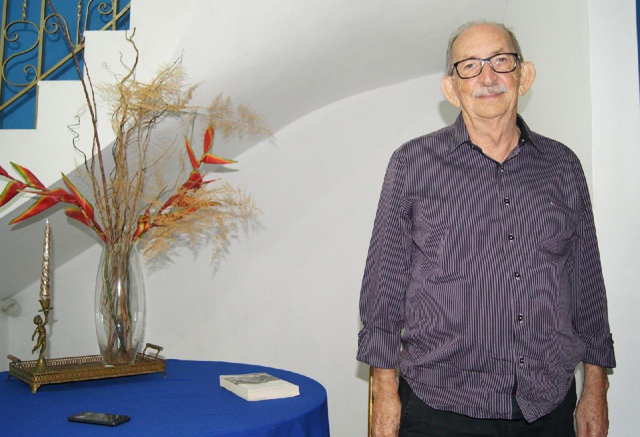 WALDENY ANDRADE LANÇA NOVO LIVRO WALDENY ANDRADE LANÇA NOVO LIVRO